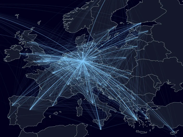 Karte von Europa mit hellblauen Linien, die von einem zentralen Punkt in Deutschland zu verschiedenen Städten in Europa führen