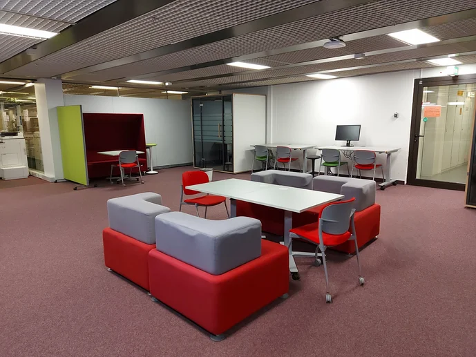 Gruppenarbeitsbereich in der Bereichsbibliothek Medizin