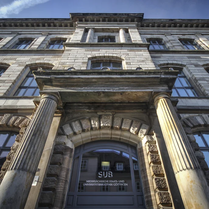 Historisches Gebäude der SUB Göttingen Eingang Prinzenstraße